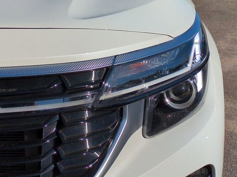 Certified 2025 Kia Seltos EX w/ EX Sunroof Package image 10