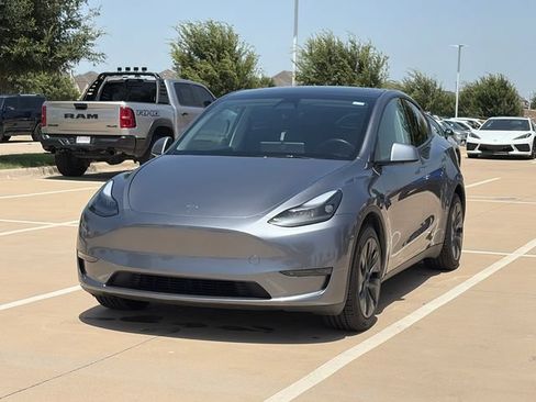 Used 2024 Tesla Model Y Long Range RWD image 3