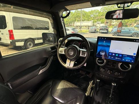 Used 2015 Jeep Wrangler Unlimited Rubicon AWD/4WD image 12