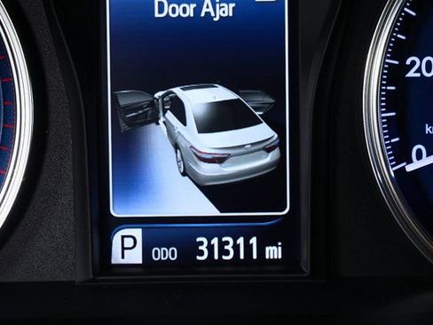 Used 2017 Toyota Camry LE image 11