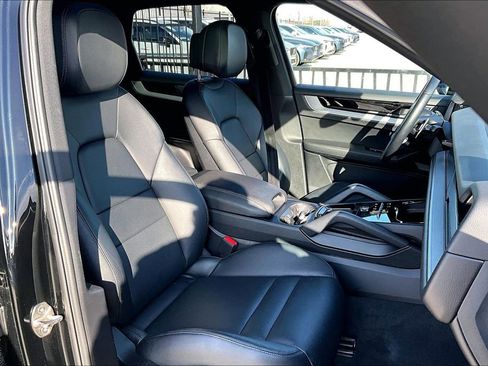 Used 2024 Porsche Cayenne image 10