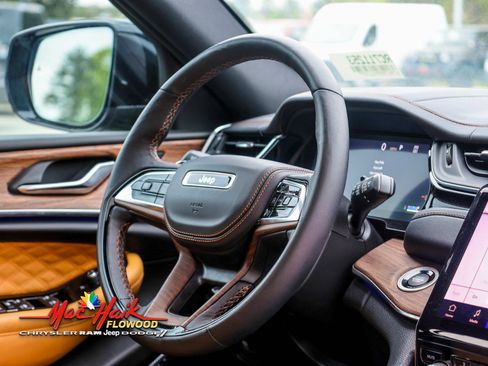 Used 2024 Jeep Grand Cherokee Summit w/ Advanced Protech Group IV AWD/4WD image 15