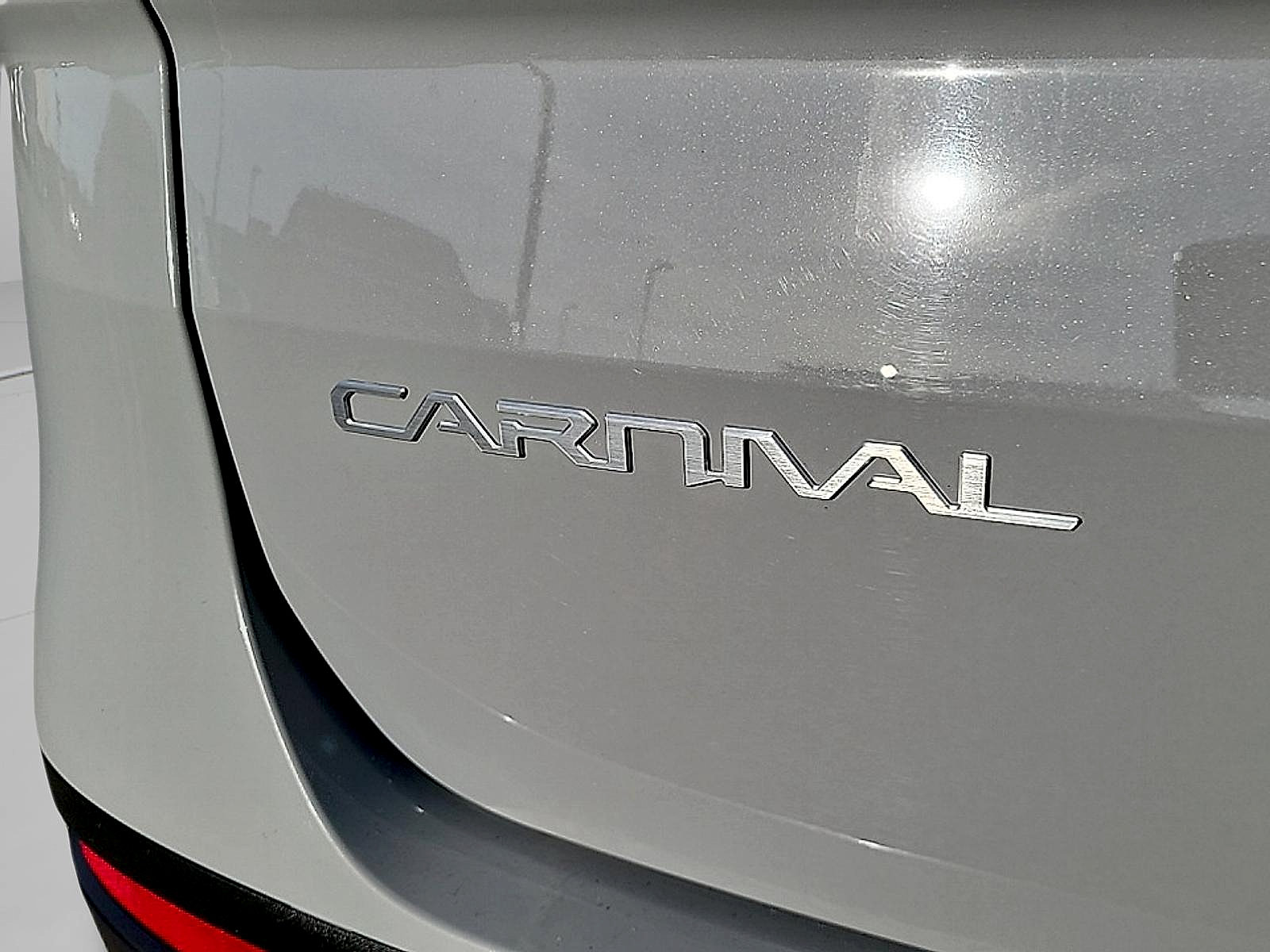 Used 2024 Kia Carnival EX FWD image 31