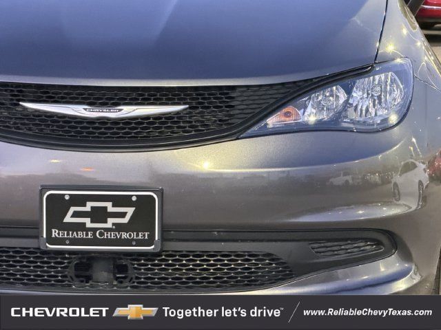 Used 2022 Chrysler Voyager LX FWD image 4