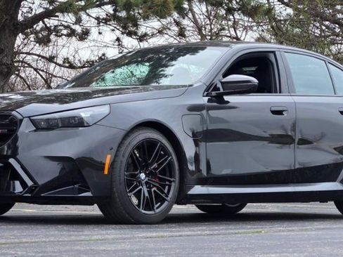 Used 2025 BMW M5 w/ Carbon Package image 5