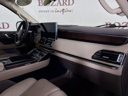 Used 2022 Lincoln Navigator Reserve AWD/4WD image 36