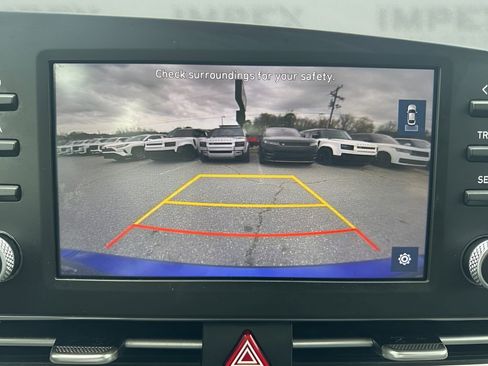 Used 2023 Hyundai Elantra SEL image 18