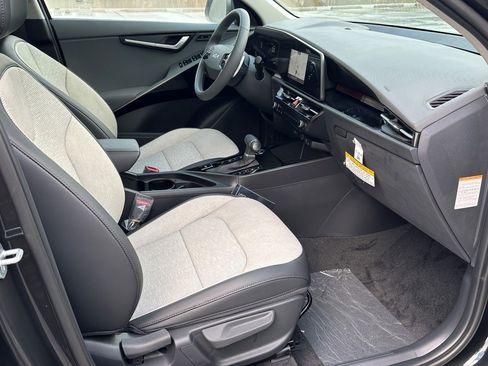 New 2025 Kia Niro SX image 12