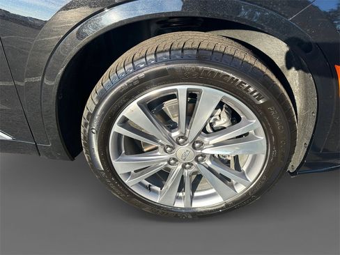 Used 2025 Cadillac XT6 Premium Luxury image 16