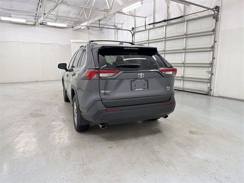 Used 2022 Toyota RAV4 XLE image 8