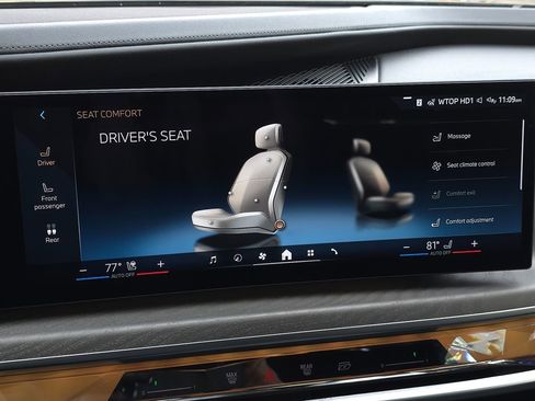 Used 2024 BMW i7 xDrive60 w/ Executive Package image 61