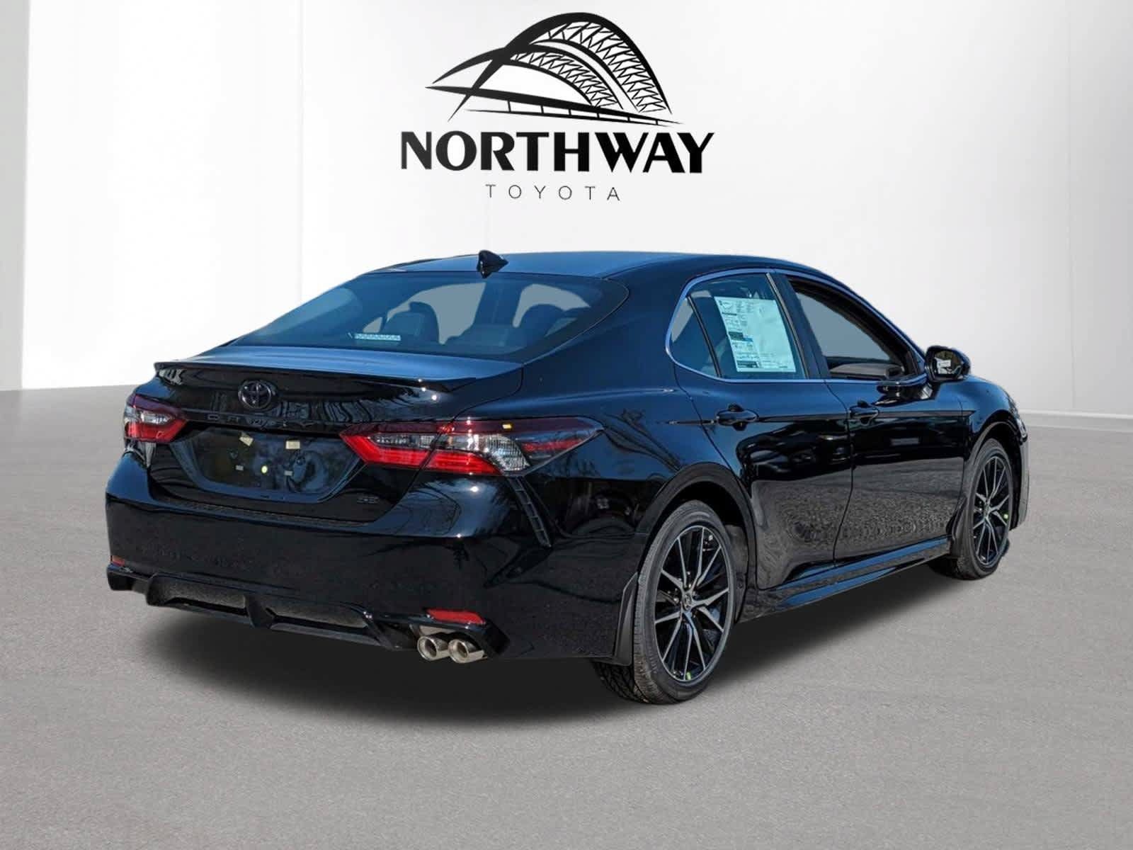 Used 2024 Toyota Camry SE w/ Cold Weather Package FWD image 13