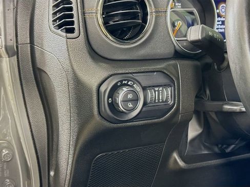 Used 2022 Jeep Gladiator Overland image 10