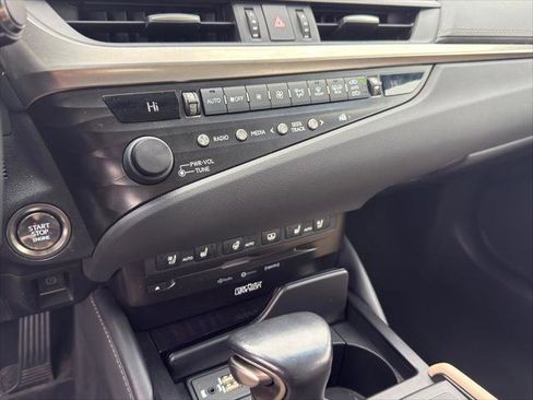 Used 2020 Lexus ES 350 Ultra Luxury w/ Accessory Package 2 FWD image 15