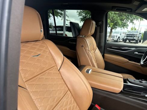 Used 2021 Cadillac Escalade ESV Sport RWD image 34