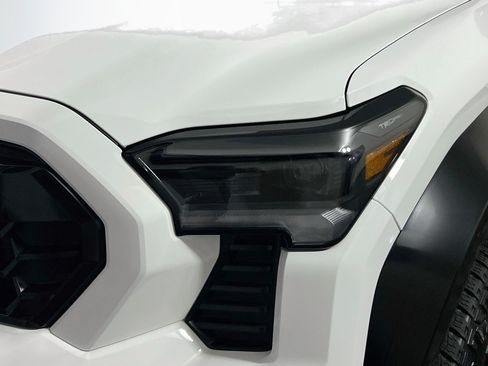 Used 2025 Toyota Tacoma TRD Pro AWD/4WD image 11