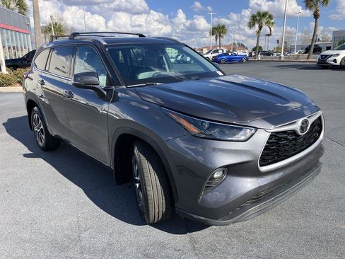 Used 2022 Toyota Highlander XLE image 7