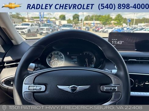 Used 2025 Genesis GV70 2.5T AWD/4WD image 6