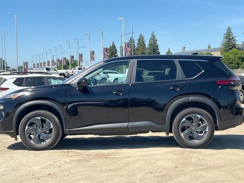 Used 2024 Nissan Rogue SV image 6