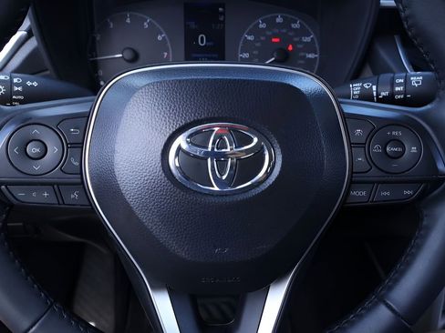 Certified 2025 Toyota Corolla Cross LE image 21