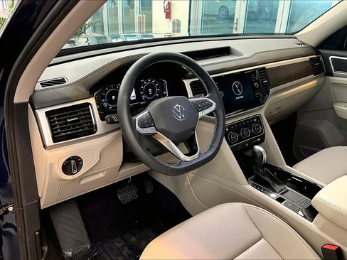 Used 2023 Volkswagen Atlas SE w/ Panoramic Sunroof Package image 17