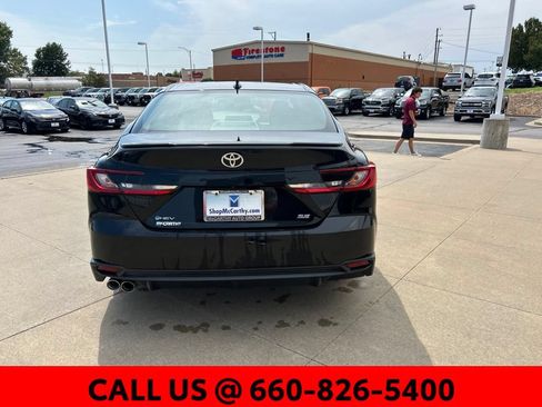 Used 2025 Toyota Camry SE FWD image 11