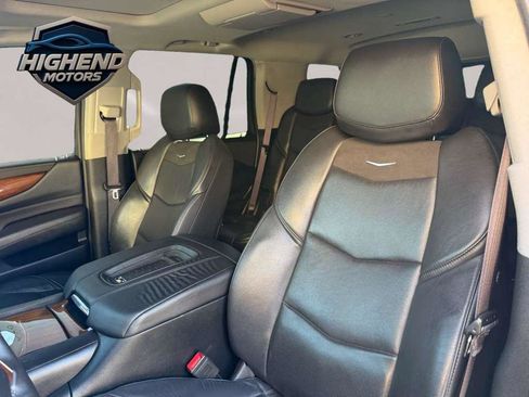 Used 2017 Cadillac Escalade Luxury image 15