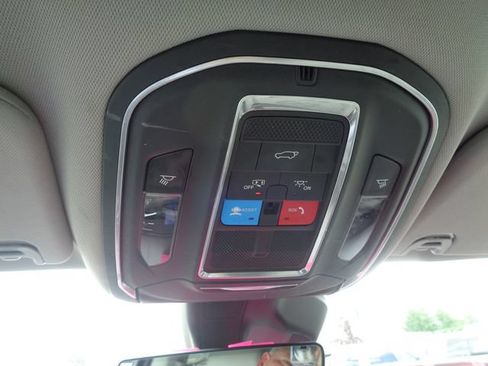 Used 2022 Jeep Wagoneer Series III AWD/4WD image 38