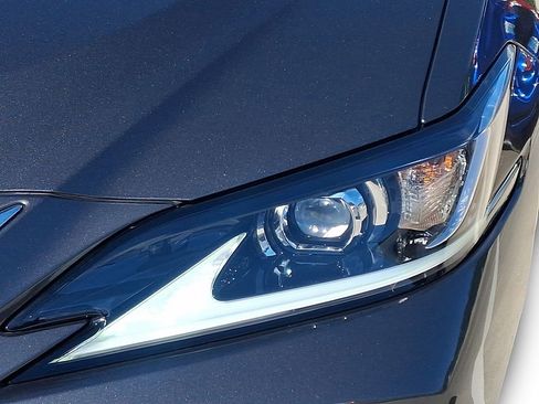 Used 2025 Lexus ES 300h w/ Premium Package FWD image 11