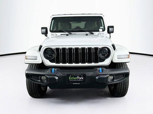 Used 2024 Jeep Wrangler Unlimited w/ Convenience Group AWD/4WD image 2