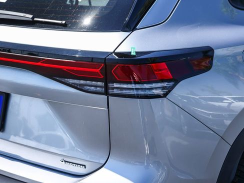 New 2025 Volkswagen Tiguan SE image 15