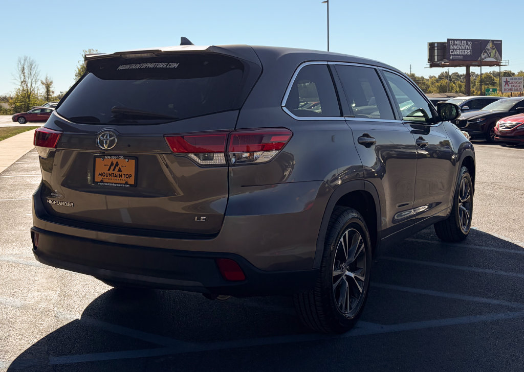 Used 2018 Toyota Highlander Plus FWD image 10
