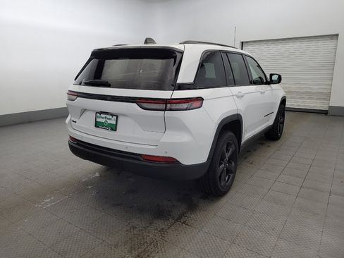 Used 2023 Jeep Grand Cherokee Altitude image 9