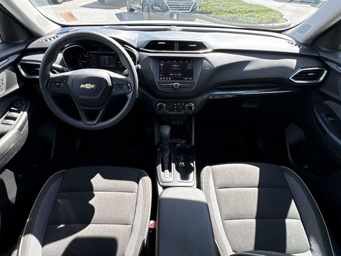 Used 2022 Chevrolet TrailBlazer LT FWD image 19
