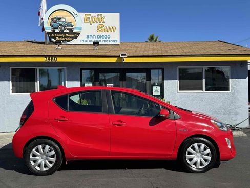 Used 2016 Toyota Prius C One image 4