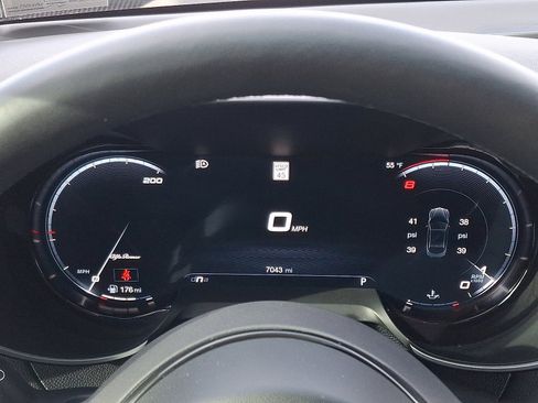 Used 2024 Alfa Romeo Giulia Quadrifoglio image 22