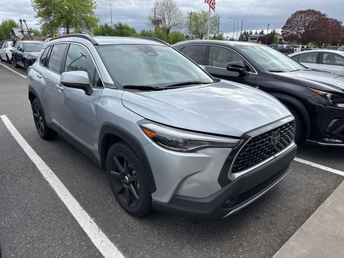 Used 2023 Toyota Corolla Cross XLE w/ Convenience Package AWD/4WD image 5