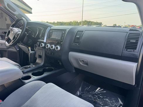 Used 2018 Toyota Sequoia SR5 AWD/4WD image 12