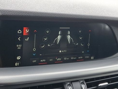 New 2025 Alfa Romeo Stelvio Sprint AWD/4WD image 13
