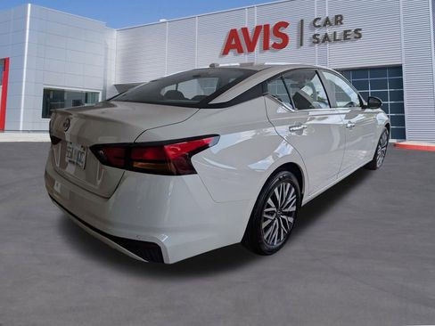 Used 2025 Nissan Altima 2.5 SV FWD image 6