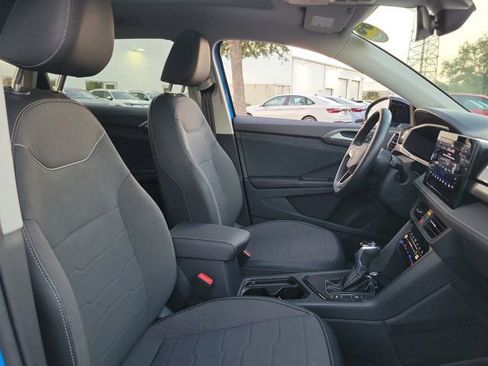 Used 2025 Volkswagen Taos SE image 7