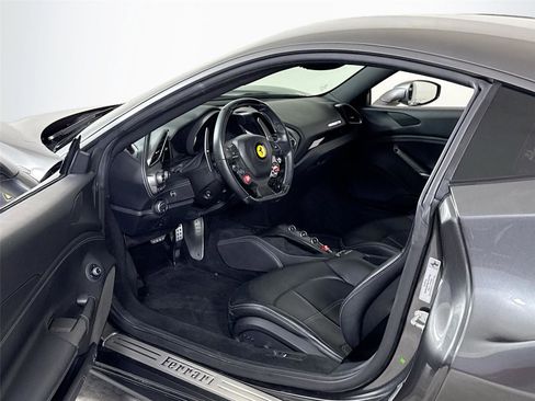 Used 2018 Ferrari 488 GTB image 13