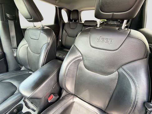 Used 2019 Jeep Cherokee Limited AWD/4WD image 10