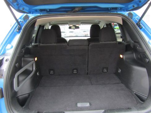 Used 2018 Jeep Cherokee Latitude w/ Altitude Package image 8