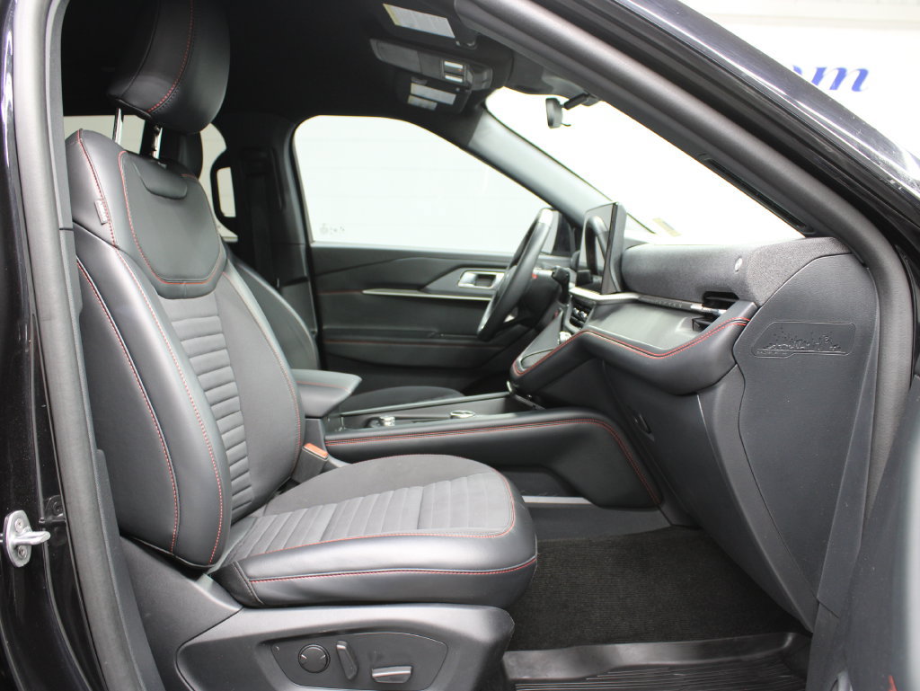 Used 2025 Ford Explorer ST-Line w/ ST-Line Street Pack AWD/4WD image 38