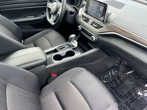 Used 2024 Nissan Altima 2.5 SV image 15