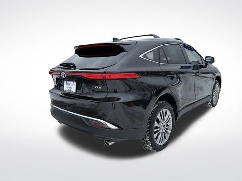 Used 2024 Toyota Venza XLE image 16