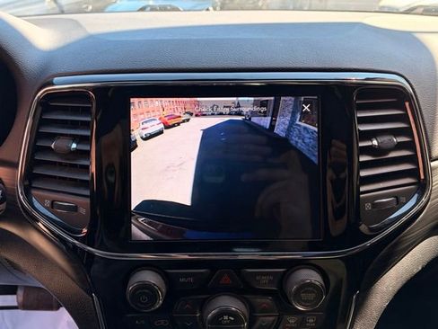 Used 2020 Jeep Grand Cherokee Altitude AWD/4WD image 29