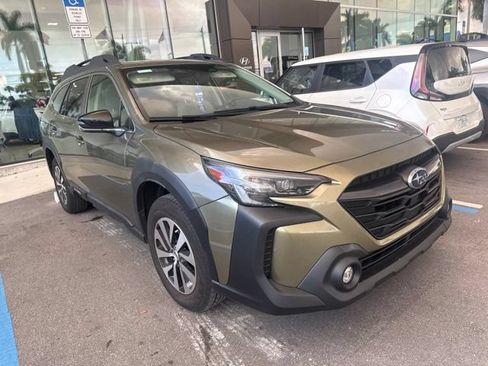 Used 2023 Subaru Outback Premium AWD/4WD image 3