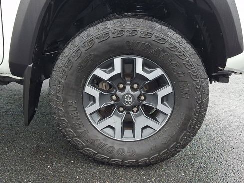 Used 2023 Toyota Tacoma TRD Off-Road image 8